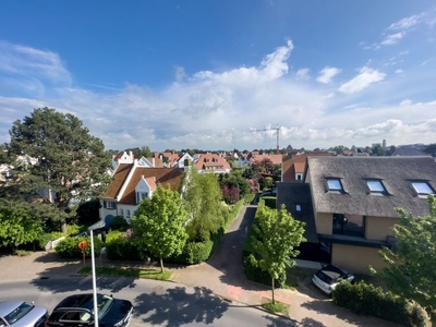 Prachtig gerenoveerde studio met zonnig terras en mooi groe