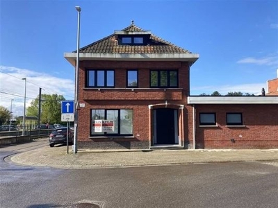 Prachtig gerenoveerd huis met 3 slaapkamers, 2 badkamers en