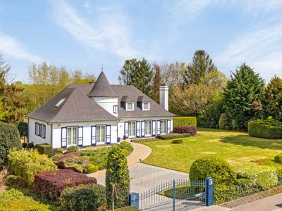 Prachtige villa met 5à6 slpks met mooi zicht op natuurgebied