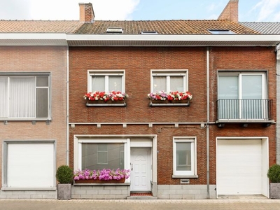 VERRASSEND RUIME CENTRAAL GELEGEN WONING MET GARAGE