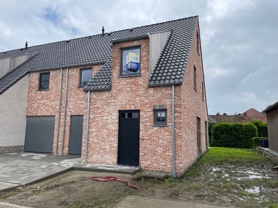 TE HUUR: Instapklare nieuwbouwwoning met 4 slaapkamers te...