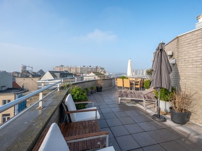 Uniek penthouse met royale terrassen in het centrum van B...