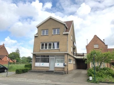 Ruime woning met 3 slaapkamers, garage en terras!