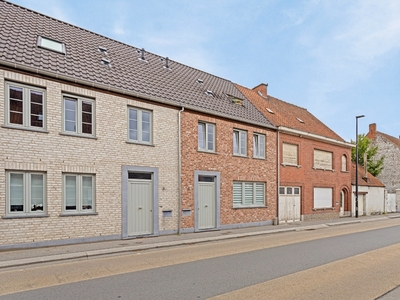 Instapklare woning met garage in centrum Waregem!