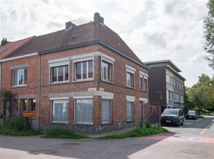 Hoekwoning met 4 slaapkamers op toplocatie