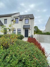 Modern huis, 3 slaapkamers, 1 kantoor en loft in Lede