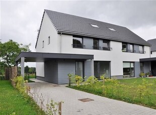 Recent huis met prachtig uitzicht, 4 slaapkamers, 2 badkamer