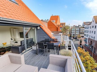 Ruim duplexappartement gelegen in het centrum van Knokke.