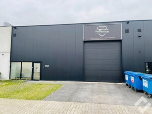 Zeer praktische KMO-unit (220m2) te huur in Pelt!