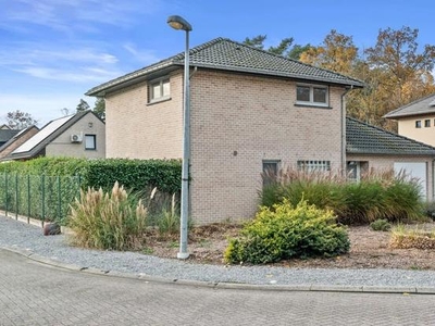 Mooie instapklare en uiterst rustig gelegen woning te koop!