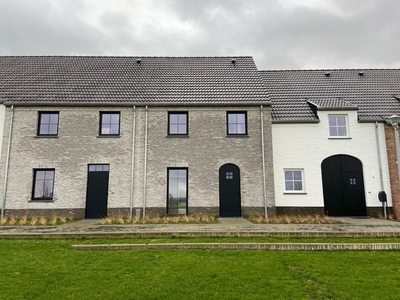 Nieuwbouw woning met 4 slaapkamers te huur in Zwevezele.