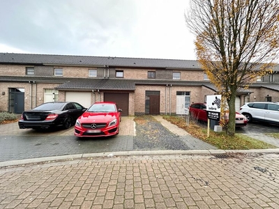 Recente gezinswoning met 3 slaapkamers en garage te Oostk...