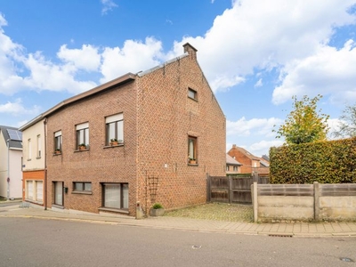 Ruime en goed gelegen woning met 3 slaapkamers, een burea...