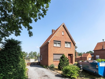 Te renoveren, landelijk gelegen woning nabij het centrum van Lommel