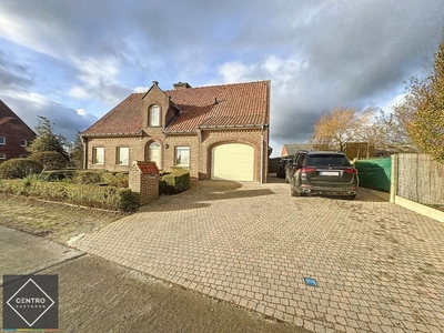 Wning met PRACHTIG UITZICHT met 5 slpks en 3 garages!