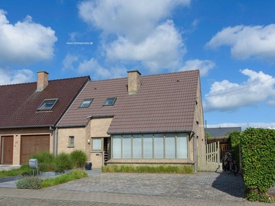 Woning te koop in Instapklare Woning Met Veel Ruimte Deerlijk