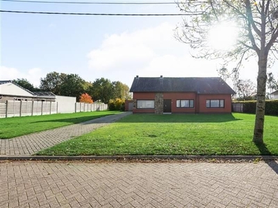 Te renoveren woning op 1.754 m² grond, rustige ligging !