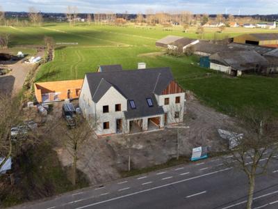 Nieuwbouw woning te koop in Oosteeklo