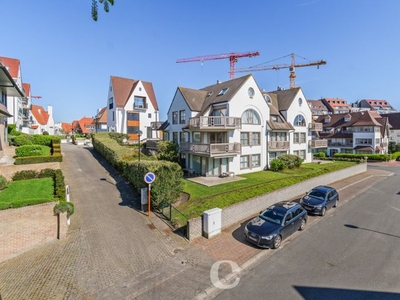 Prachtig hoekappartement gelegen te Duinbergen vlakbij de...