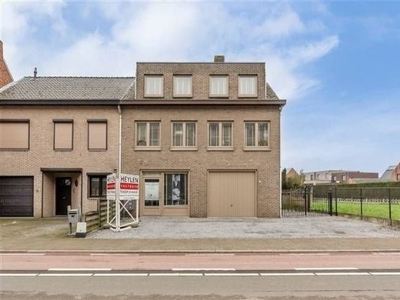 Instapklare woning met 3 slaapkamers en handelsruimte