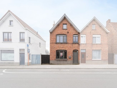 Gezellige gezinswoning met tuin in centrum Oostkamp