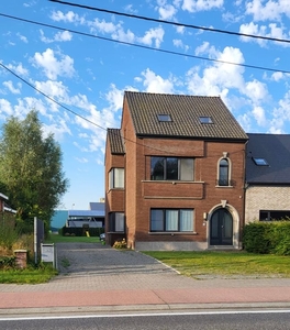 Instapklare woning met 3 tot mogelijk 5 slaapkamers.