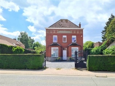 Karaktervolle woning met GARAGE en grote TUIN.