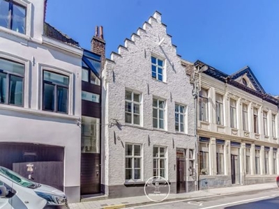 Authentiek gerenoveerde trapgevel woning in hartje Gent.