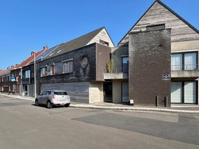 Centraal gelegen, 3 slaapkamers en garage