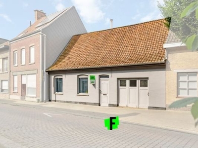 Charmante op te frissen woning te koop in Moorsele!