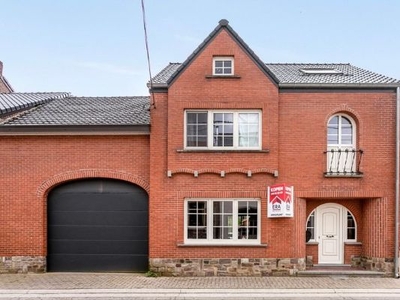 Gerenoveerde woning met 3 slks en grote garage op 7are 21ca