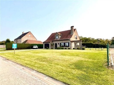 Goedgelegen TOFFE DEGELIJKE VILLA met OMHEINDE TUIN