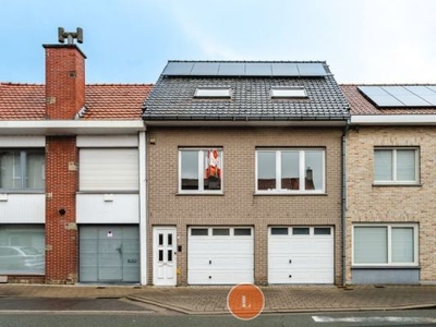 Instapklare bel-etage met 3 slaapkamers, garage en tuin!