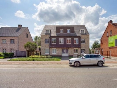 Instapklare duplex met 3 slk, eigen garage en 2 terrassen