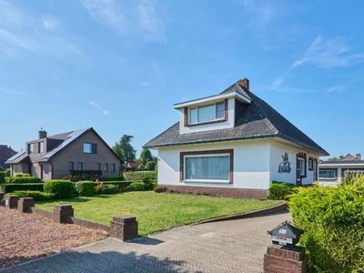 Karaktervolle, te renoveren woning met 3 slaapkamers!