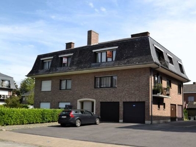 Lichtrijk 2-slpkapp (106 m²) met terras, garage én kelder.