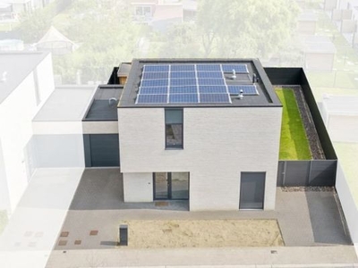 Moderne energiezuinige woning in het centrum van Aalter