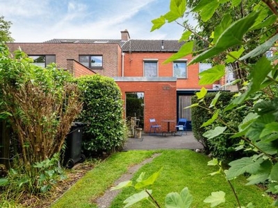 Mooie, ruime woning met een prachtige tuin en uitstekende...