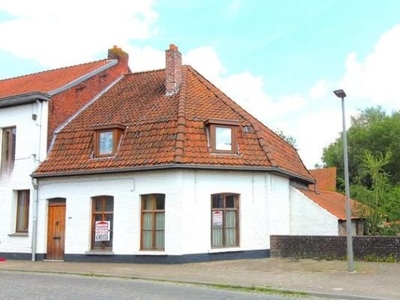 Rustig gelegen hoekwoning met tal van mogelijkheden na renov