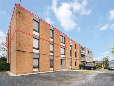 Te renoveren 3 slaapkamer appartement Wondelgem