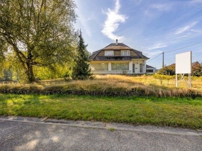 Te renoveren woning op villaperceel van 1.767 m².