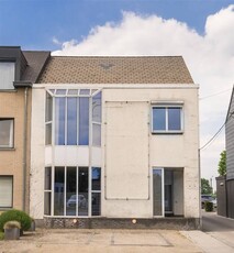 HALF OPEN BEBOUWING MET 4 SLAAPKAMERS