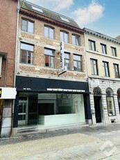 Topgelegen, ruim handelsgelijkvloers (172m²) splitsbaar in 4