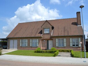 Villa nabij centrum Sint-Eloois-Winkel