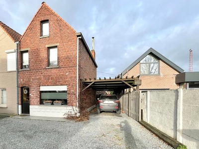 HOB MET 2 SLAAPKAMERS, TUIN & CARPORT