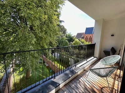 Louise area - Nice 2 bedroom renovated with terrasse