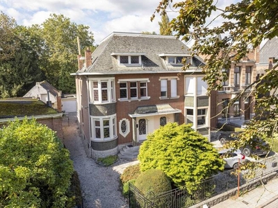 Te renoveren karaktervolle herenwoning op 705m² in Niel