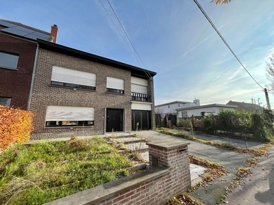 Te renoveren woning te koop in Kuurne!