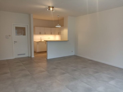 Gelijkvloers appartement met terras en garage