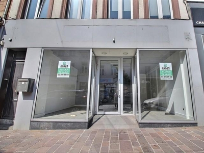 Handelszaak ±96m² op een populaire hoofdweg in Ukkel!